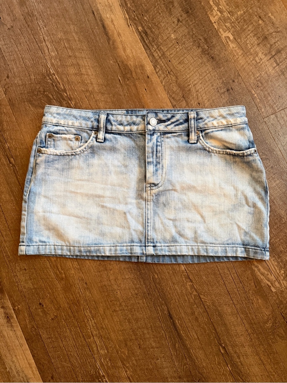 American Eagle Denim Mini Skirt women’s size 6 light wash